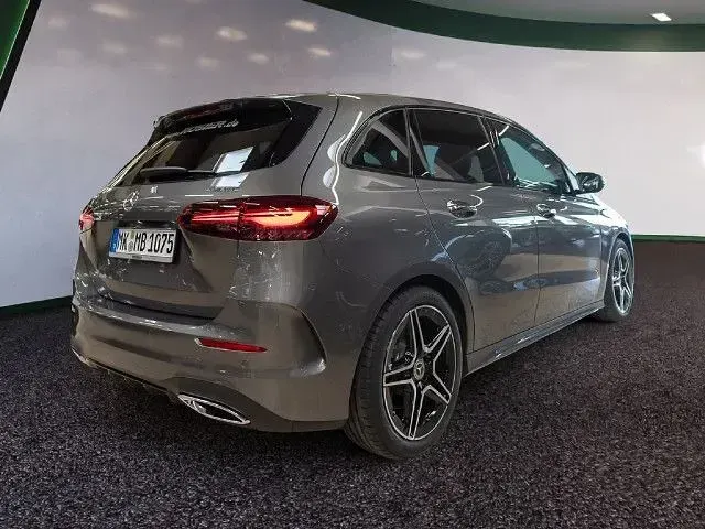 Gebraucht Mercedes B250 Advanced Plus 224 PS (164 kW) 2026 Grau / mountaingrau Van / Kleinbus