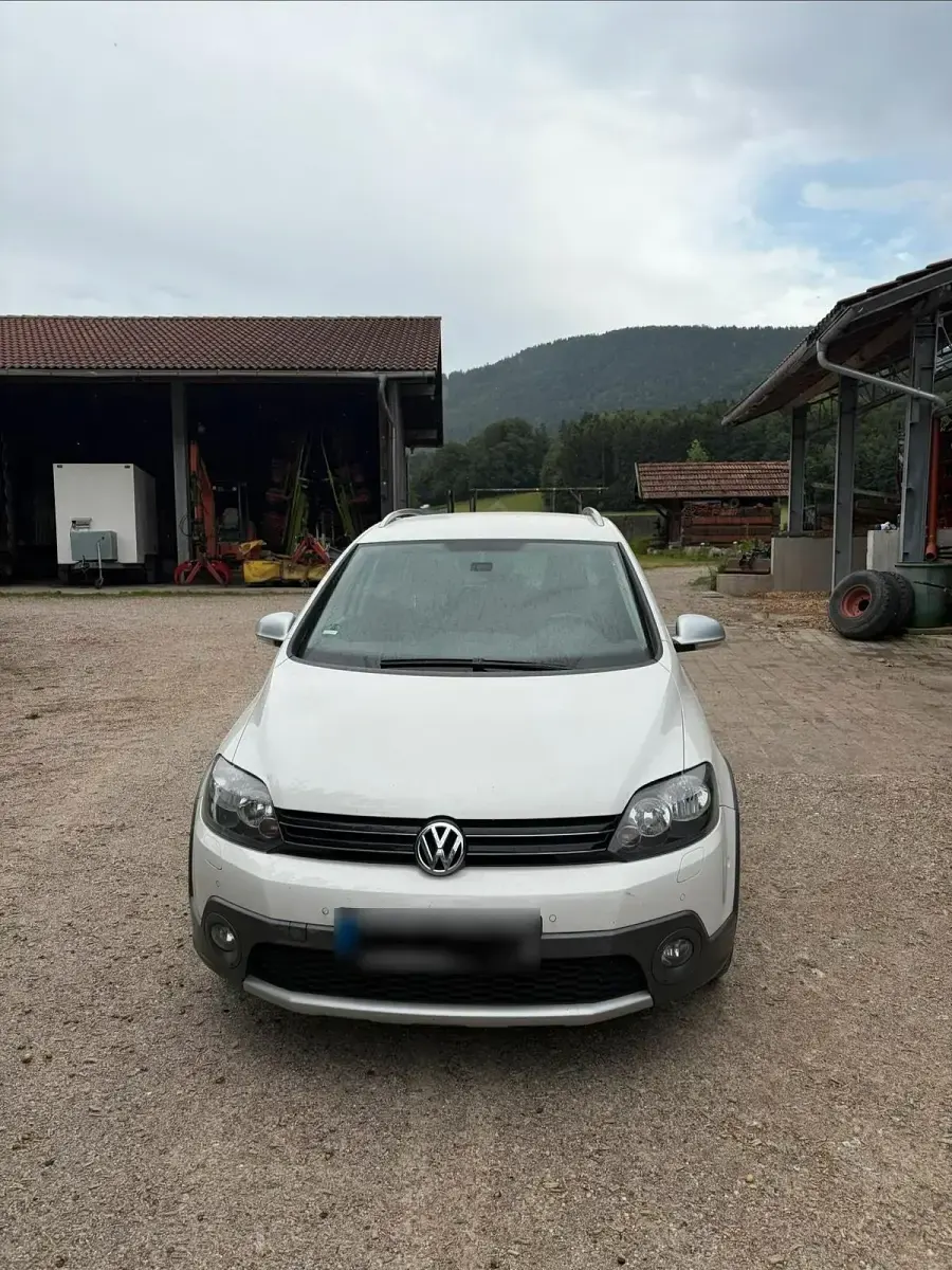 Gebraucht VW Golf VI 101 PS (74 kW) 2011 Weiß Kleinwagen