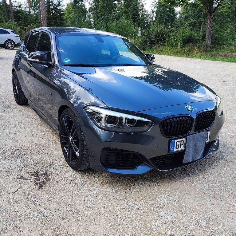 Grau Gebraucht 2018 BMW M140 M Sport Limousine | 39.500 € (Fairer Preis) - Bild 1/4