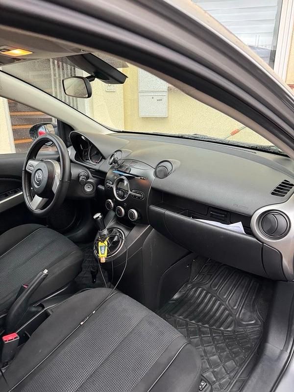 Gebraucht Mazda 2 80 PS (58 kW) 2009 Silber Kleinwagen