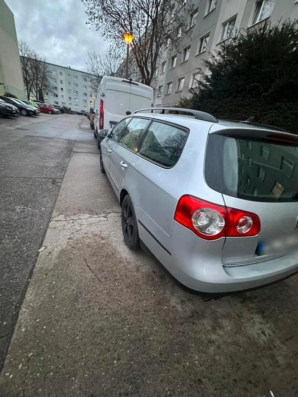 Usado VW Passat 105 HP (77 kW) 2007 Cinzento Sedan