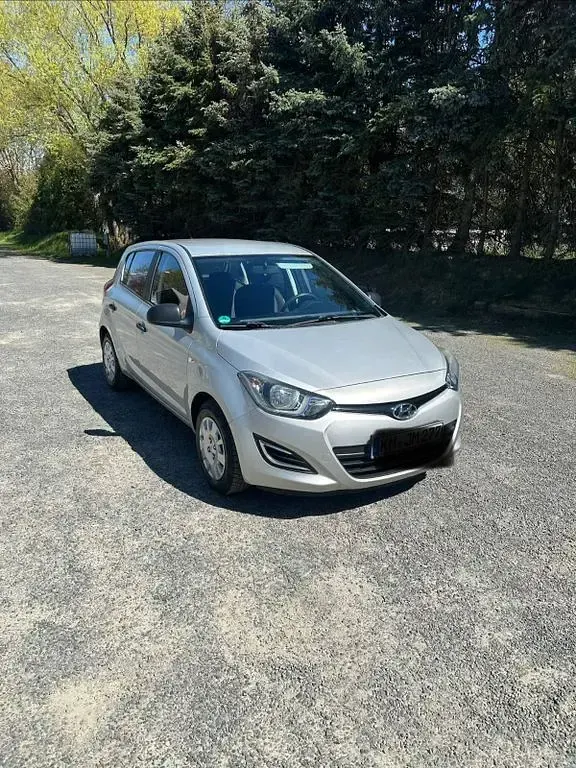 Gebraucht Hyundai i20 Trend 86 PS (63 kW) 2013 Silber Kleinwagen