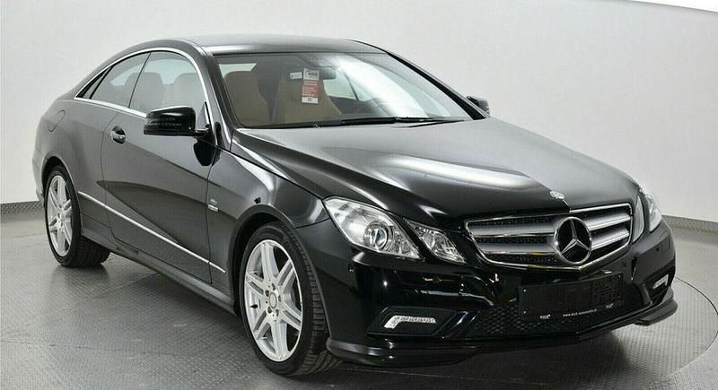 Gebraucht Mercedes E220 AMG 170 PS (125 kW) 2011 Schwarz Coupé
