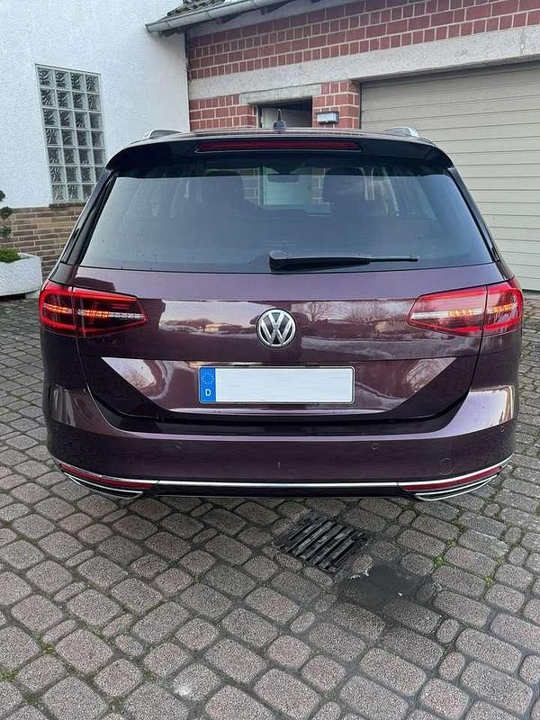 Gebraucht VW Passat Highline 190 PS (139 kW) 2015 Rot Kombi