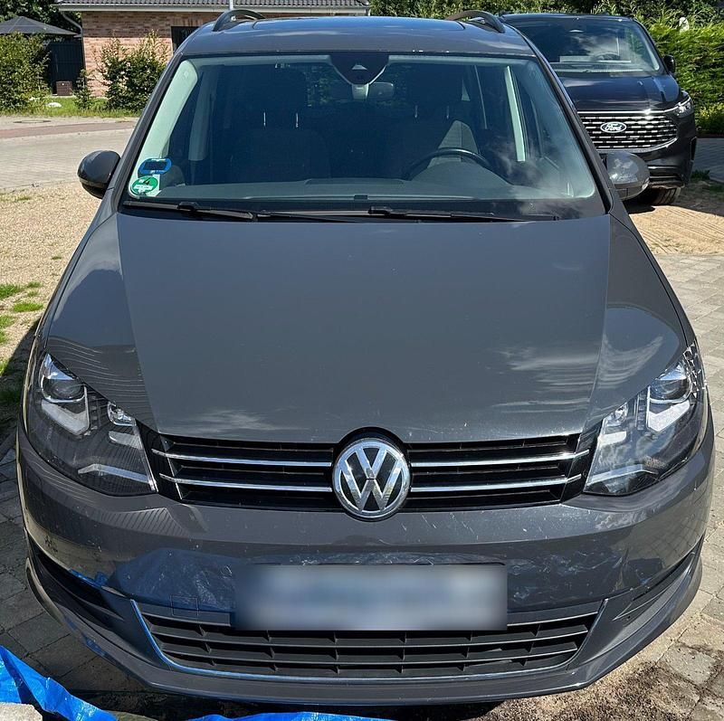 Grau Gebraucht 2017 VW Sharan Van / Kleinbus | 19.499 € (Guter Preis) - Bild 1/4
