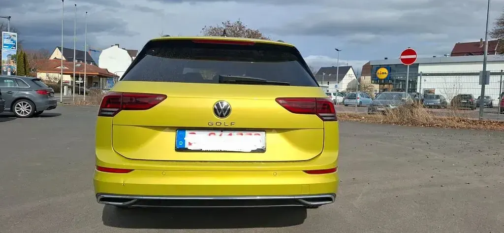 Gebraucht VW Golf VIII Style 150 PS (110 kW) 2022 Gelb Kombi