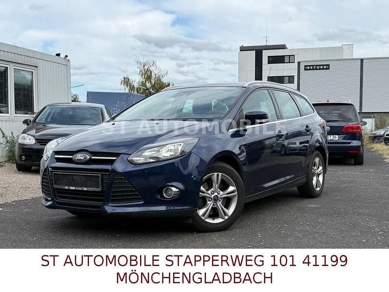 Blau Gebraucht 2012 Ford Focus Champions Edition Kombi | 2.250 € (Guter Preis) - Bild 1/4