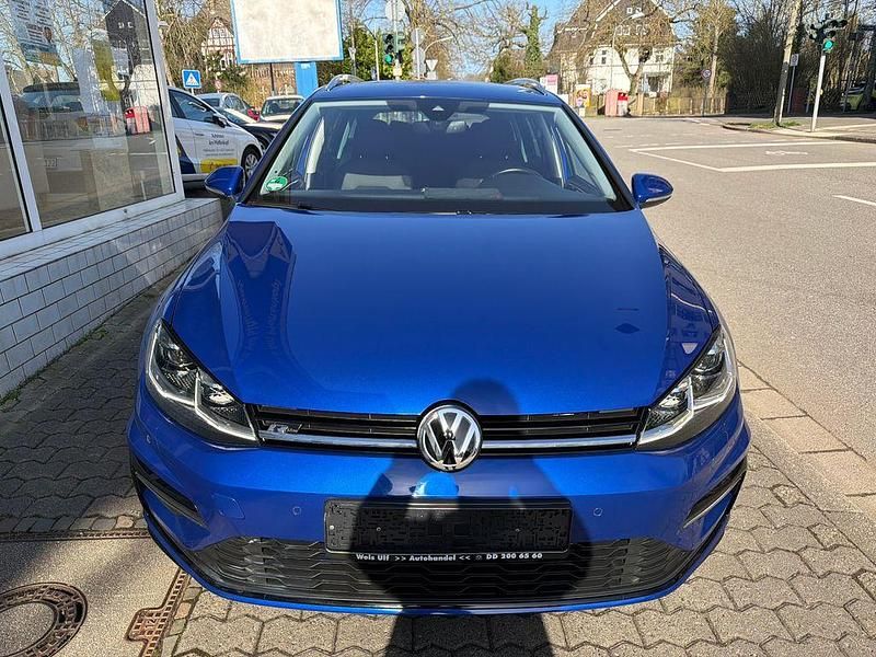 Gebraucht VW Golf VII Highline 150 PS (110 kW) 2021 Blau Kleinwagen