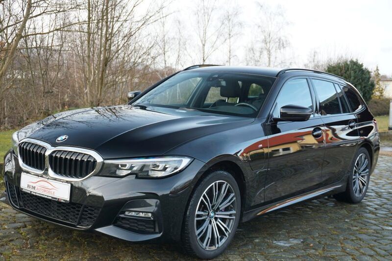 Black sapphire metallic Gebraucht 2020 BMW 330e M Sport Kombi | 29.890 € (Guter Preis) - Bild 1/4