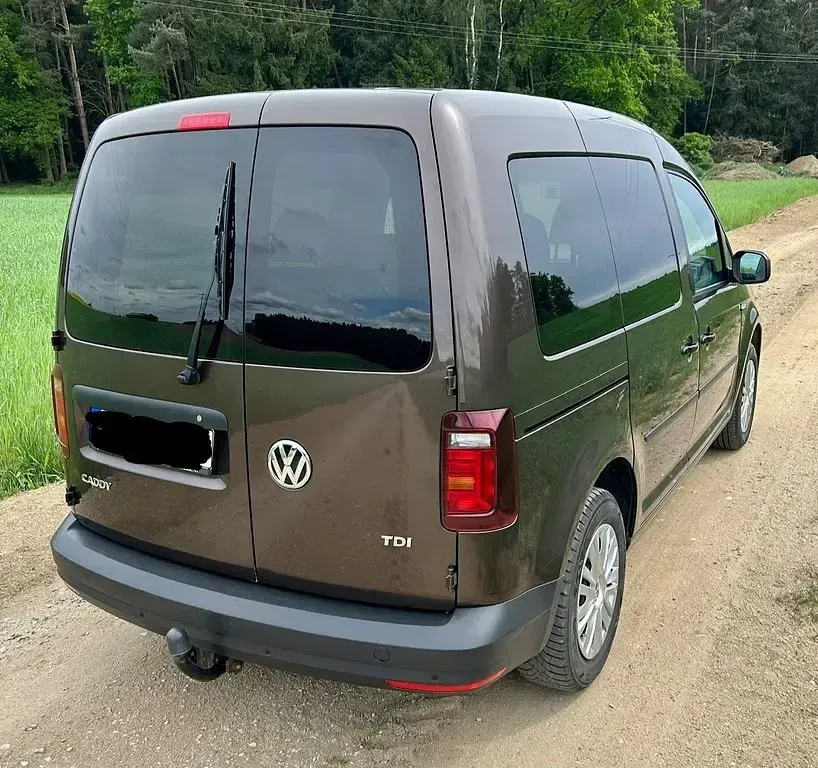 Używany VW Caddy Comfortline 102 KM (75 kW) 2016 Brązowy Minivan