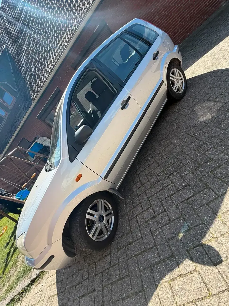 Second-hand Ford Focus 68 CP (50 kW) 2003 Argintiu Hatchback