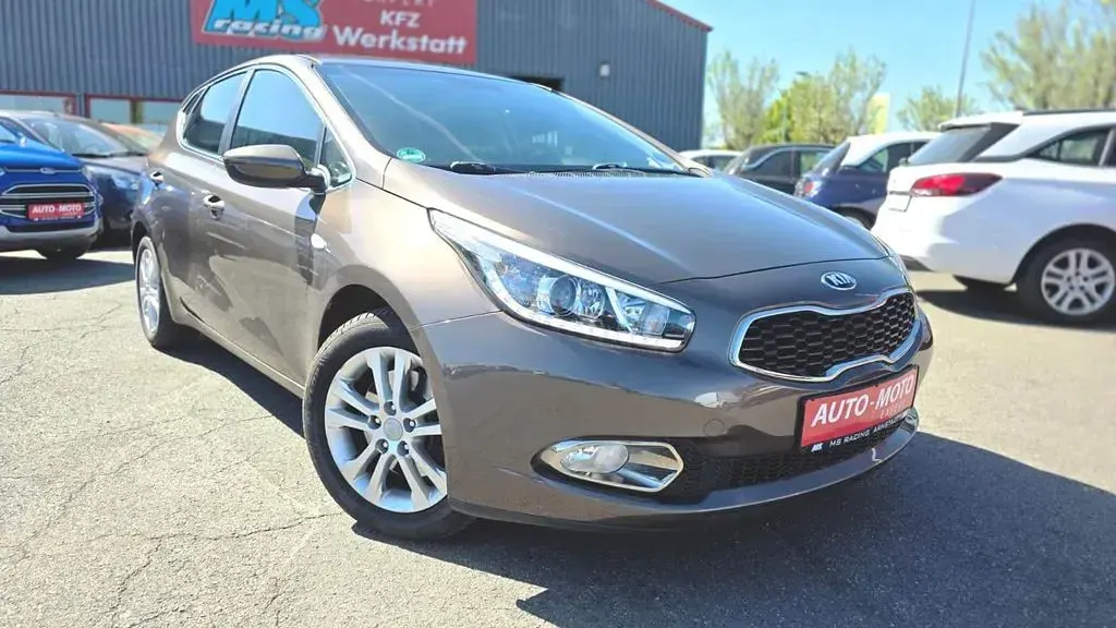 Gebraucht Kia Ceed 135 PS (99 kW) 2013 Braun Kleinwagen