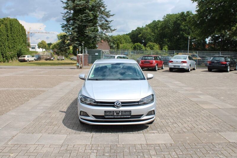 Silber Gebraucht 2020 VW Polo Comfortline Limousine | 10.990 € (Fairer Preis) - Bild 1/4