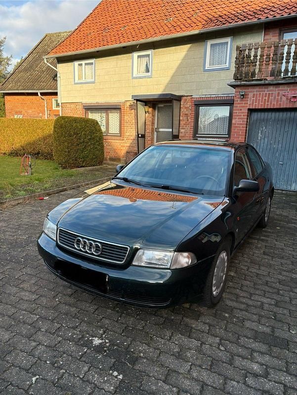 Grün Gebraucht 1996 Audi A4 Limousine | 2.000 € - Bild 1/4