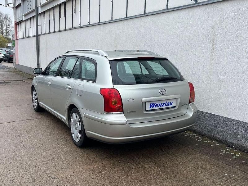 Gebraucht Toyota Avensis 129 PS (94 kW) 2004 Silber Kombi