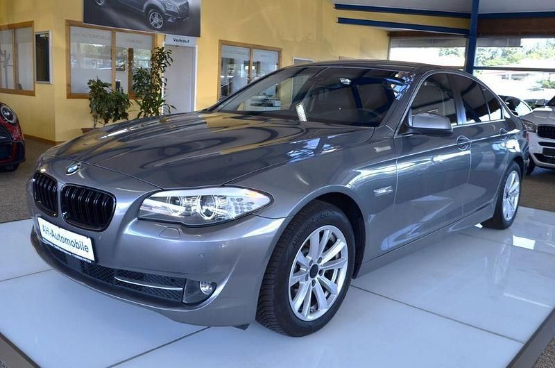 Grau Gebraucht 2012 BMW 528 Limousine | 12.880 € (Fairer Preis) - Bild 1/4