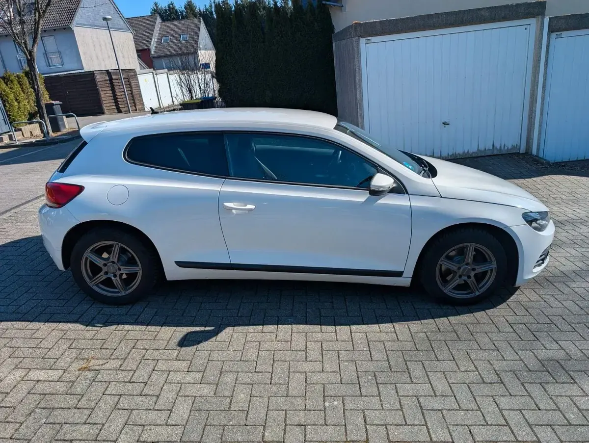 Gebraucht VW Scirocco 122 PS (89 kW) 2009 Weiß Coupé