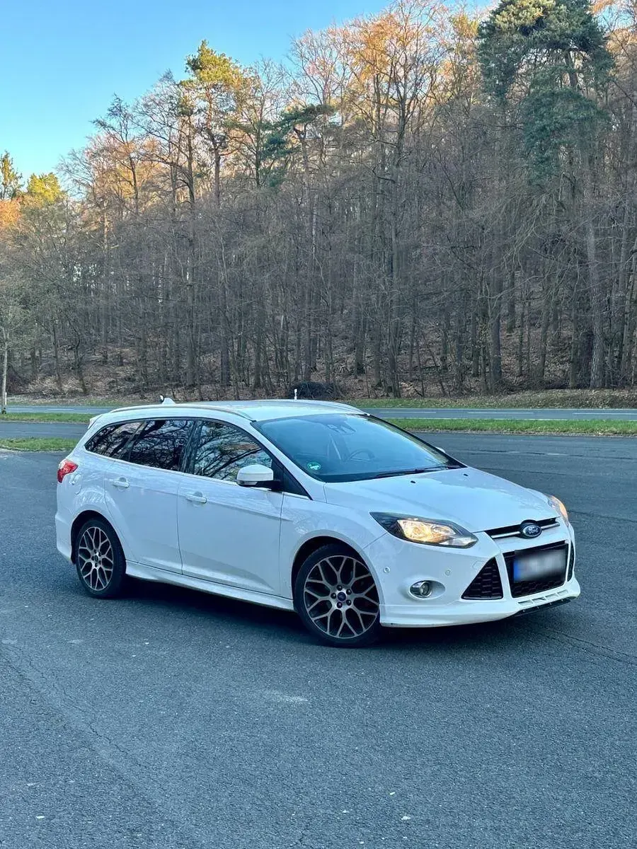 Używany Ford Focus 163 KM (119 kW) 2014 Biały Kombi