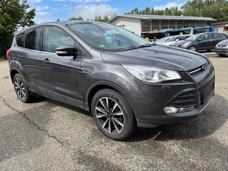 Grau Gebraucht 2015 Ford Kuga SUV | 7.990 € (Superpreis) - Bild 1/4