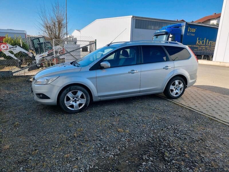 Silber Gebraucht 2010 Ford Focus Kombi | 2.000 € (Guter Preis) - Bild 1/4
