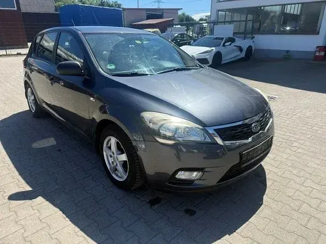 Gebraucht Kia Ceed 109 PS (80 kW) 2011 Grau Kleinwagen
