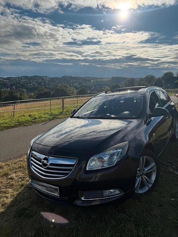 Schwarz Gebraucht 2011 Opel Insignia OPC Kombi | 3.800 € (Fairer Preis) - Bild 1/4