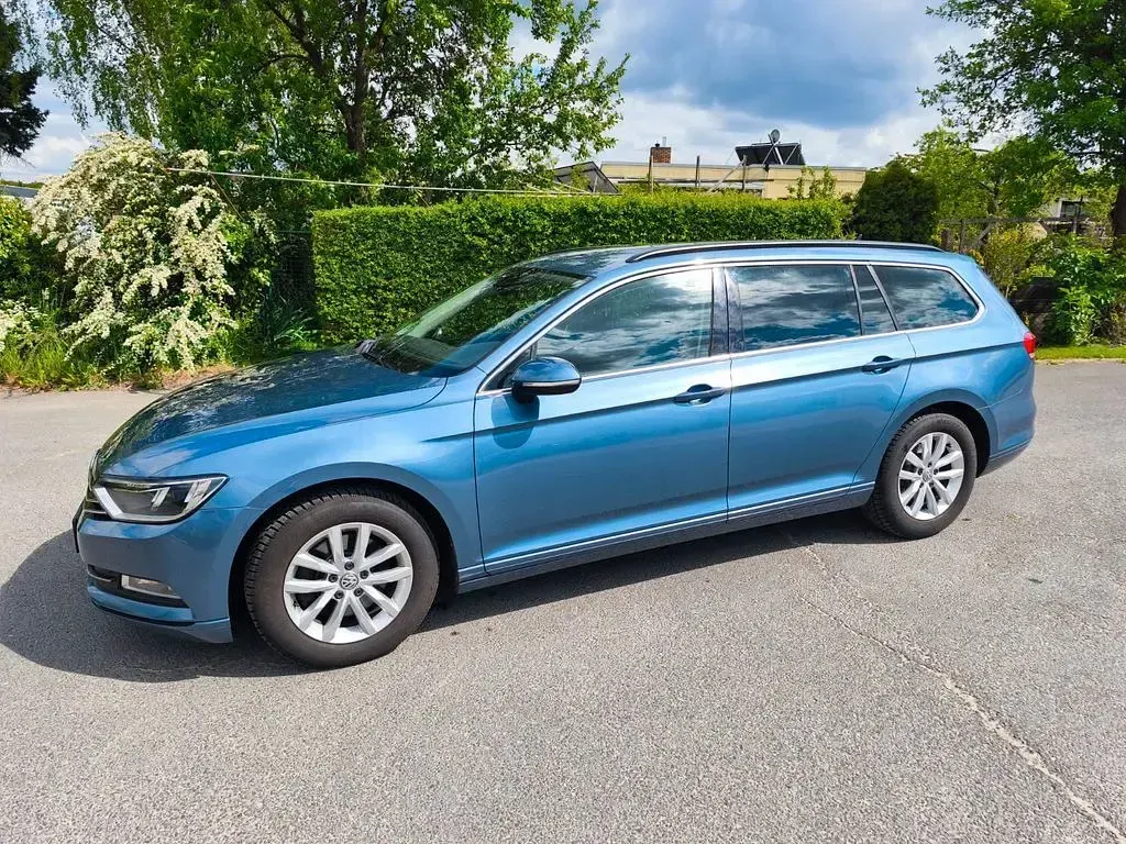 Gebraucht VW Passat Comfortline 150 PS (110 kW) 2016 Blau Kombi