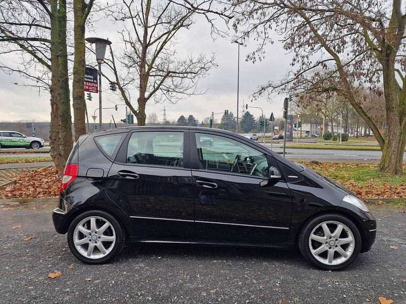 Gebraucht Mercedes A180 109 PS (80 kW) 2010 Schwarz Limousine