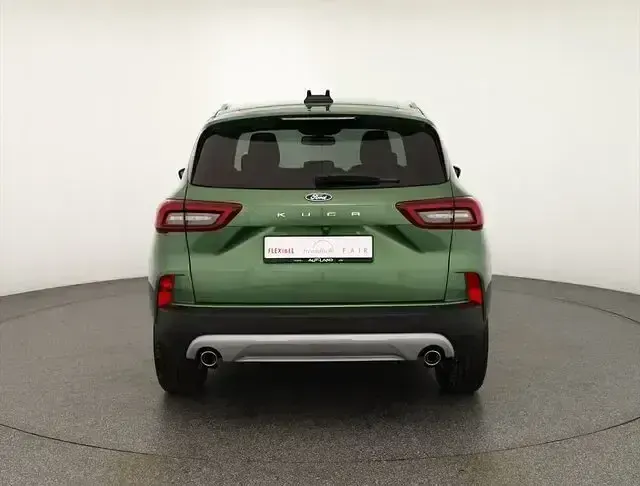 Neu Ford Kuga Titanium 186 PS (136 kW) 2025 Grün SUV