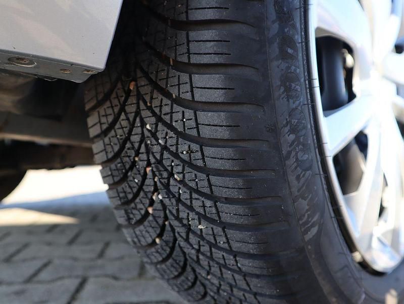 Gebraucht Opel Corsa 101 PS (74 kW) 2024 Silber Limousine