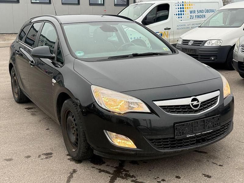 Gebraucht Opel Astra 110 PS (80 kW) 2012 Schwarz Kombi