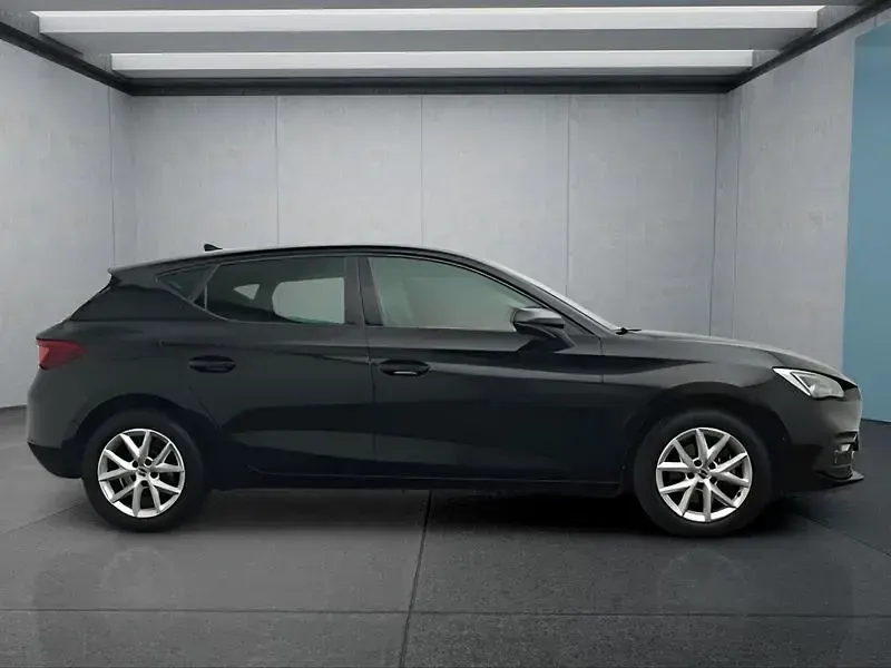 Gebraucht Seat Leon Style 131 PS (96 kW) 2022 Schwarz Kleinwagen