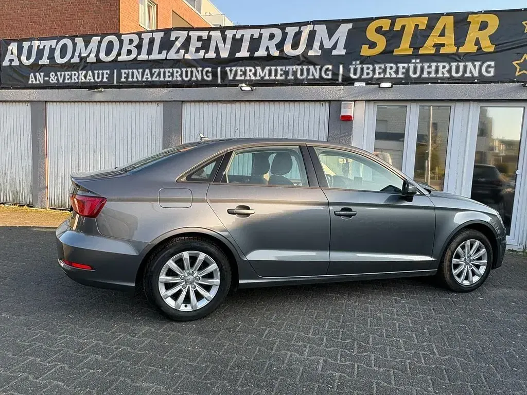 Gebraucht Audi A3 Attraction 125 PS (91 kW) 2016 Grau Limousine