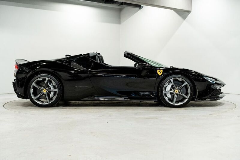 Gebraucht Ferrari SF90 2024 Schwarz Cabrio