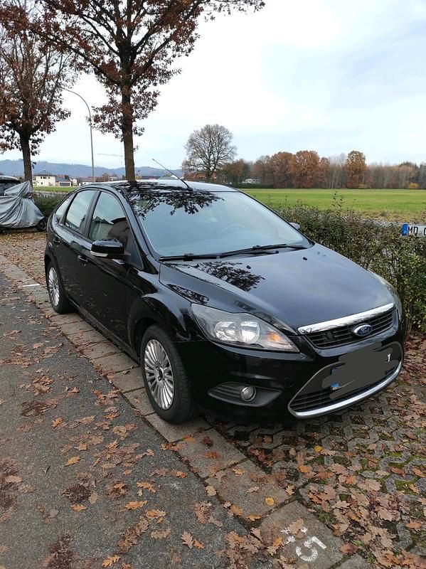 Schwarz Gebraucht 2010 Ford Focus Limousine | 2.000 € (Superpreis) - Bild 1/4