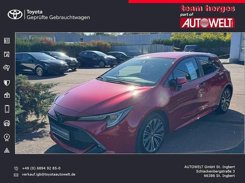 Karminarot metallic Gebraucht 2022 Toyota Corolla Team Limousine | 21.890 € (Guter Preis) - Bild 1/4