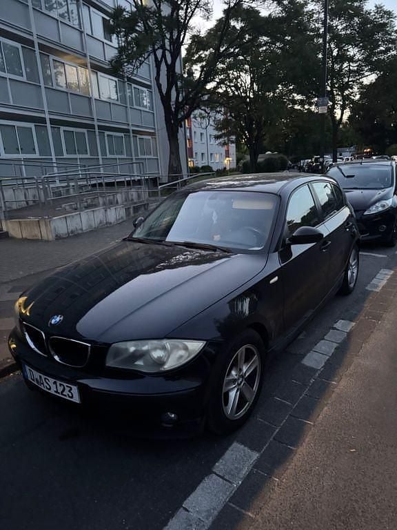 Gebraucht BMW 118 122 PS (89 kW) 2005 Schwarz Kleinwagen