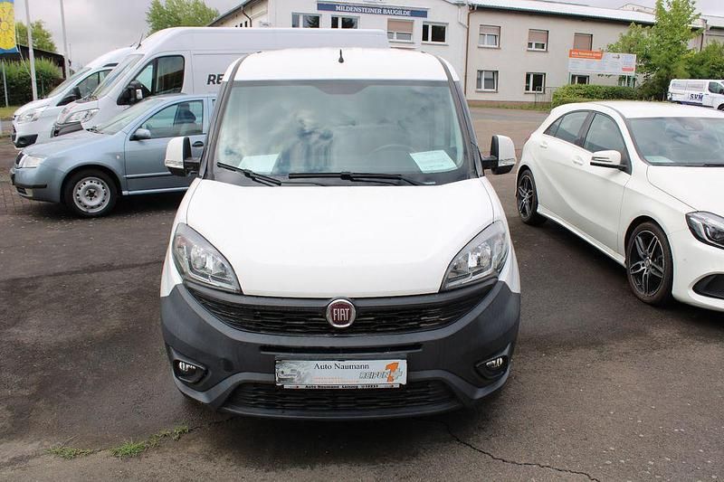 Gebraucht Fiat Doblò 95 PS (69 kW) 2018 Weiß Van / Kleinbus