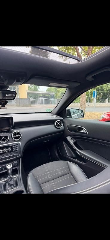 Gebraucht Mercedes A200 156 PS (114 kW) 2012 Schwarz Kleinwagen