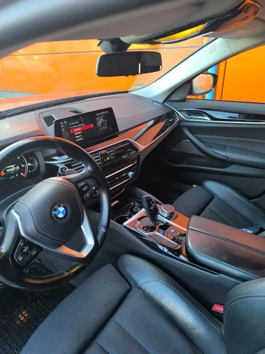 Gebraucht BMW 520 Sport Line 190 PS (139 kW) 2018 Schwarz Kombi