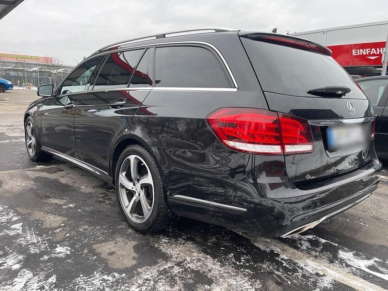 Gebraucht Mercedes E250 Avantgarde 204 PS (150 kW) 2014 Schwarz Kombi
