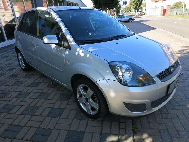 Gebraucht Ford Fiesta Style 68 PS (50 kW) 2008 Silber Kleinwagen
