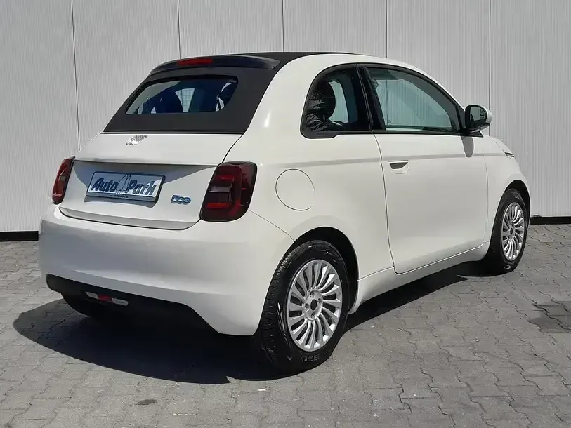 Gebraucht Fiat 500e Basis 86 kW (118 PS) 2023 Colore esterno (arktis weiß) Cabrio