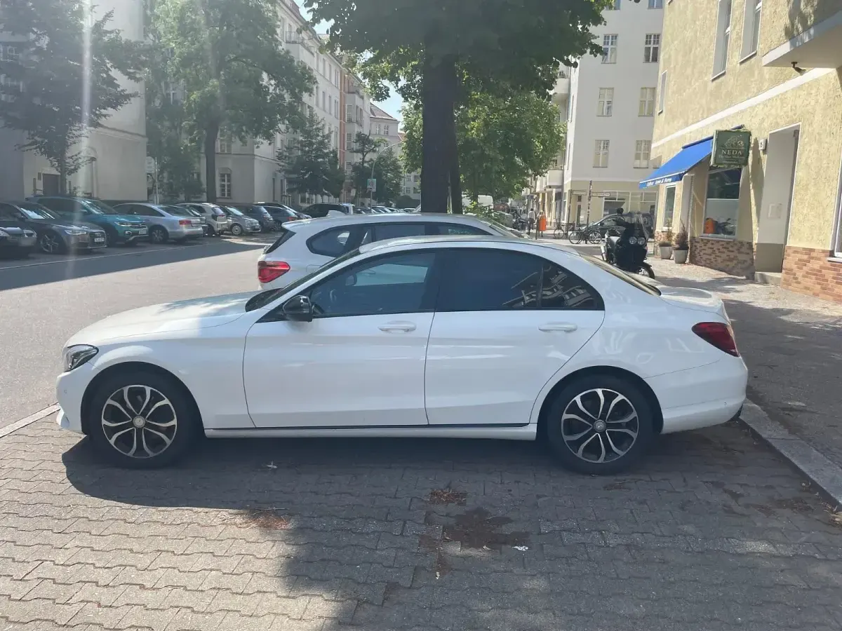 Gebraucht Mercedes C180 156 PS (114 kW) 2016 Weiß Limousine
