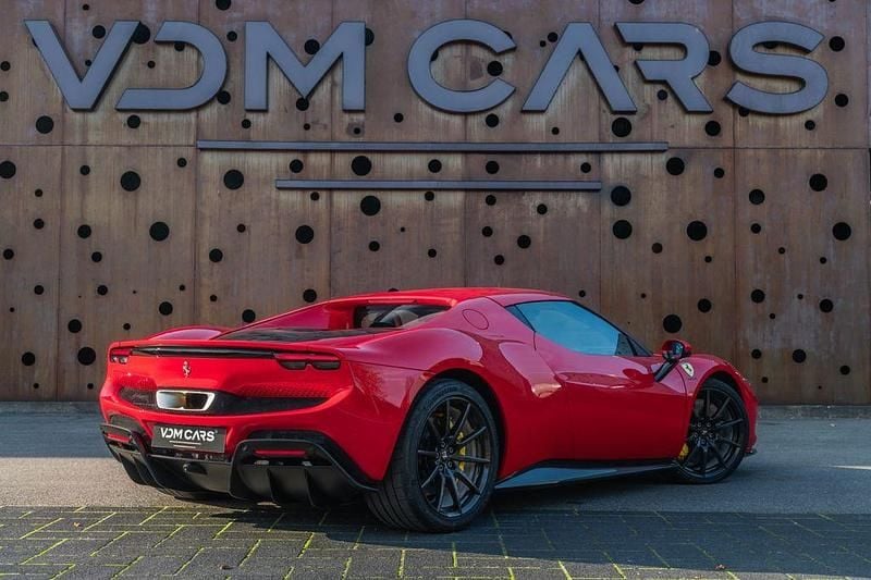 Gebraucht Ferrari 296 829 PS (609 kW) 2024 Rot Coupé