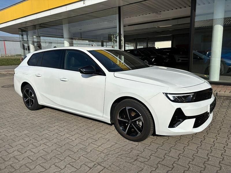 Gebraucht Opel Astra 131 PS (96 kW) 2024 Lack weiss banquise/typ aussenve Kombi