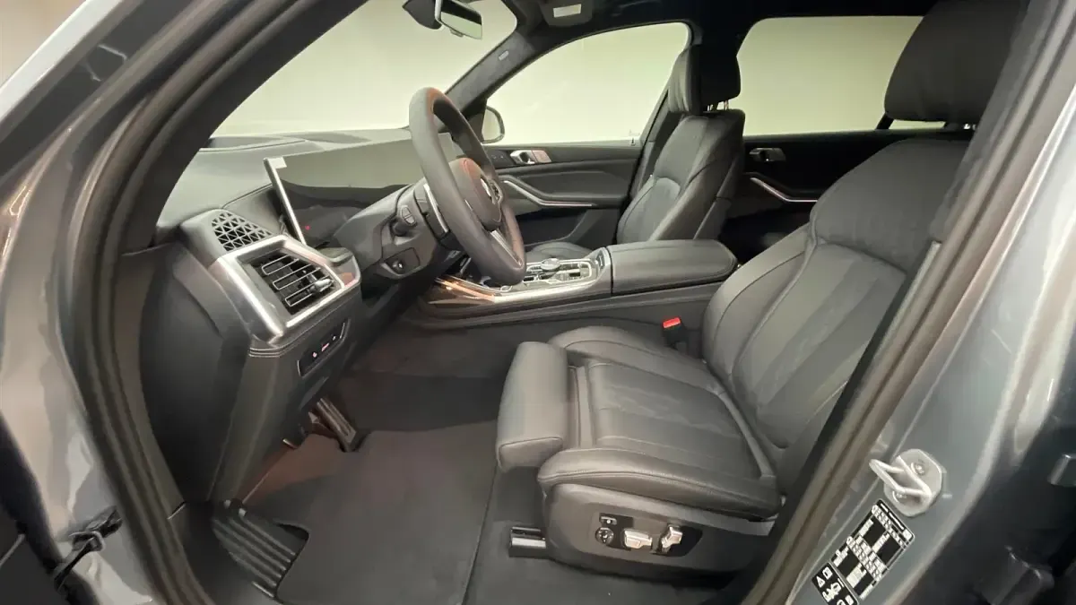 Neu BMW X7 Comfort Edition 352 PS (258 kW) 2026 Skyscraper grau metallic SUV