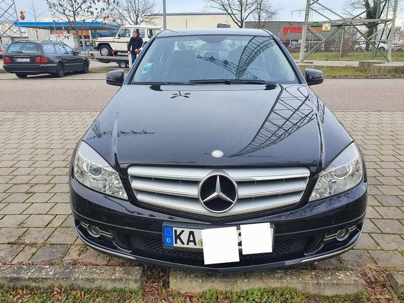 Schwarz Gebraucht 2011 Mercedes 220 Limousine | 12.500 € - Bild 1/4