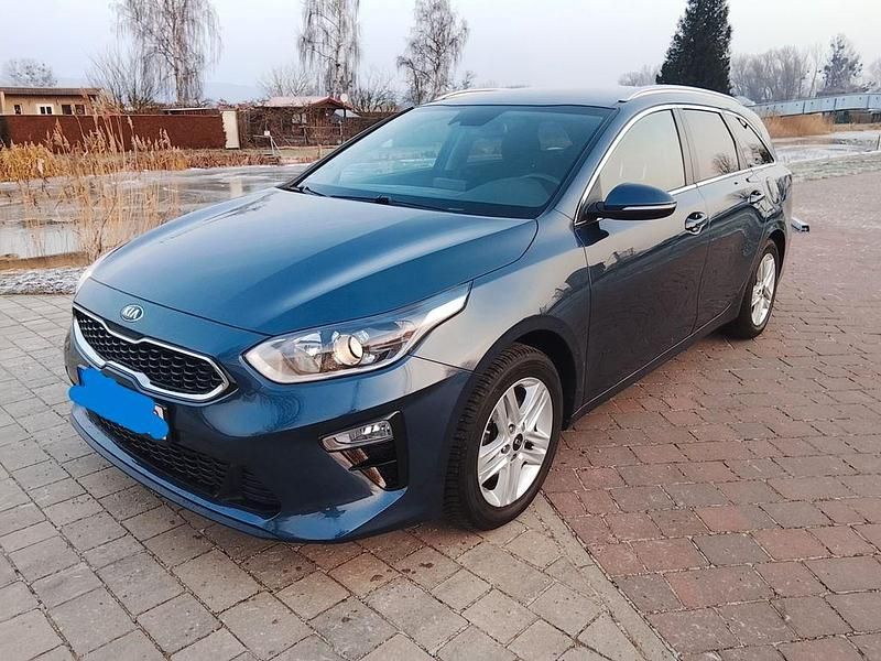 Blau Gebraucht 2019 Kia Ceed Sportswagon Edition 7 Kombi | 11.999 € (Guter Preis) - Bild 1/4