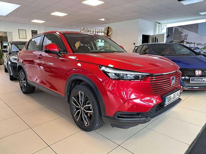 Premium crystal red metallic Gebraucht 2024 Honda HR-V Elegance SUV | 32.990 € (Teuer) - Bild 1/4